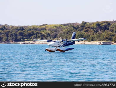 seaplane landing few seconds prior touching the sea