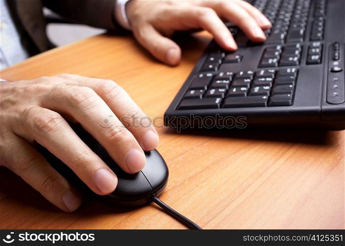 selective focus on nearest part of hand with black mouse