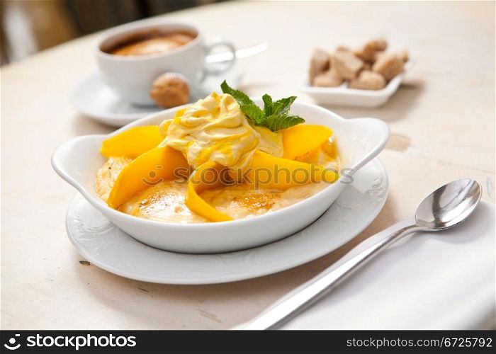 Semolina porridge with mango and whipped cream