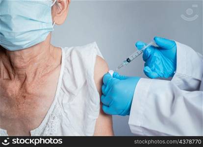 senile vaccinating doctor in hospital