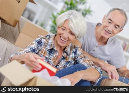 senior couple happy opening a box