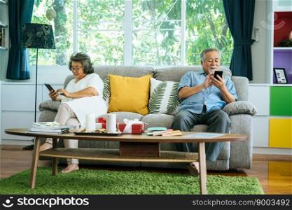 Senior couple Playing Smart phont together at living room