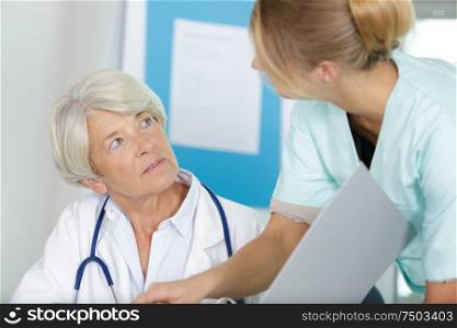 senior doctor talking to nurse