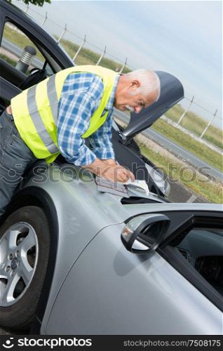 senior establishing friendly report after trafic accident