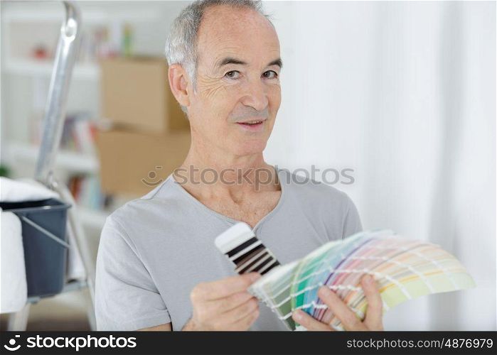senior holding a color swatch