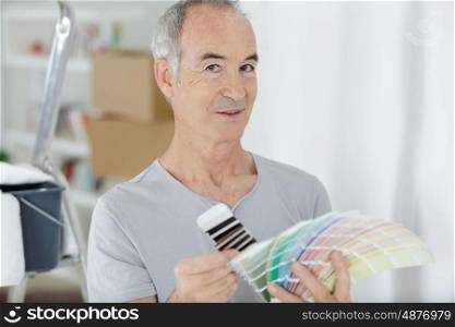 senior holding a color swatch