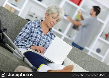 senior woman with laptop