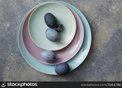 Several eggs represented on plate over grey background. Easter holiday concept. Celebration of Easter holiday with eggs.. Eggs design over background