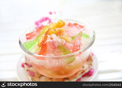 Shaved ice with fruit and jelly