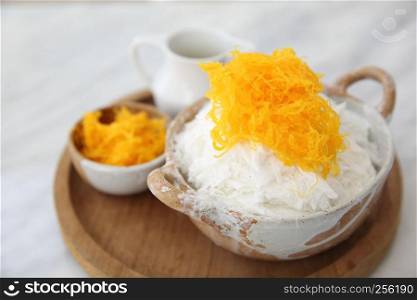 Shaved ice with milk and coconut