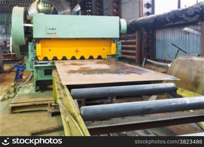 shear machine for metal sheets in mechanical workshop