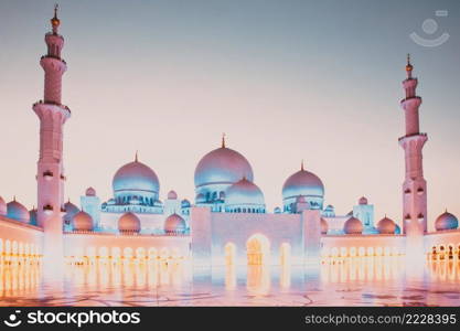 sheikh zayed grand mosque at dusk, Abu Dhabi, UAE