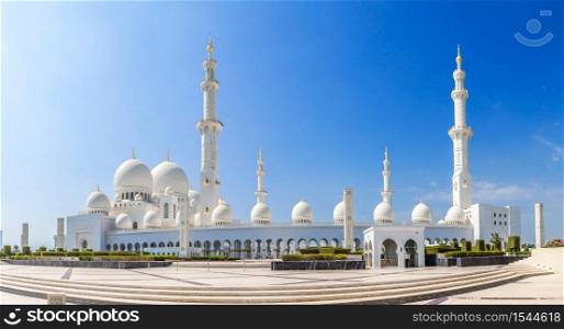Sheikh Zayed Grand Mosque in Abu Dhabi in a summer day, United Arab Emirates