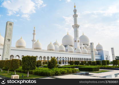 Sheikh Zayed Mosque in Middle East United Arab Emirates with reflection on water. Abu Dhabi.