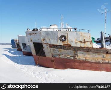 ships in port in winter