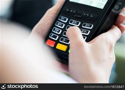  shop owner accepting credit card payment