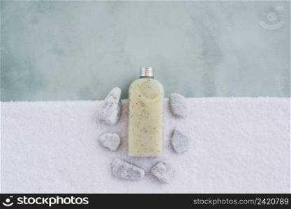 shower gel towel with rocks