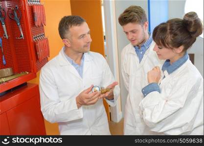 showing an object to the apprentices