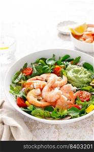 Shrimp and leafy vegetables salad with tomato, bell pepper, olive and avocado sauce