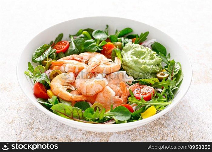 Shrimp and leafy vegetables salad with tomato, bell pepper, olive and avocado sauce