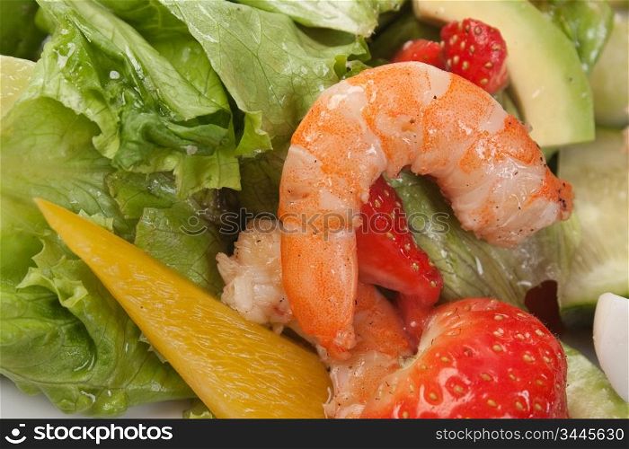 shrimp with vegetables and berries