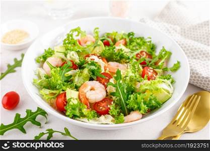 Shrimps, tomato and avocado summer vegetable salad with fresh lettuce, rocket and sesame. Healthy eating. Keto, ketogenic diet.