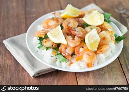 shrimps with rice and lemon
