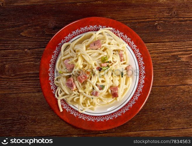Sicilian homemade pasta - delizioso Spaghetti Carbonara with ham