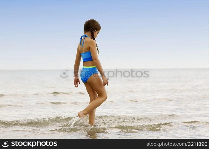 Side profile of a girl walking on the beach