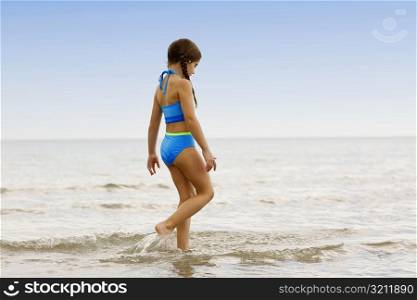 Side profile of a girl walking on the beach