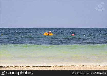 Side profile of a person boating in the sea, Cancun, Mexico