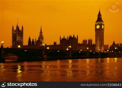 Side view of the Parliament and Thames river at sunset, London, England