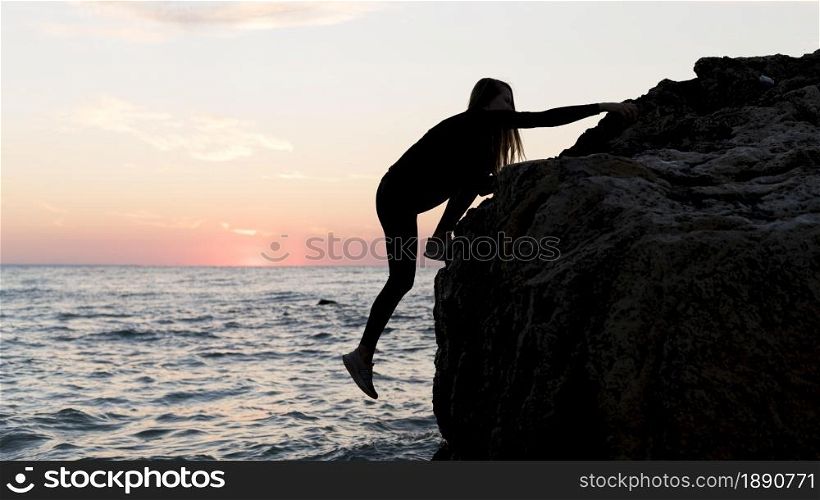sideways woman climbing rock . Resolution and high quality beautiful photo. sideways woman climbing rock . High quality and resolution beautiful photo concept