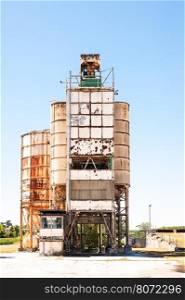 Silos and plant for the production of concrete