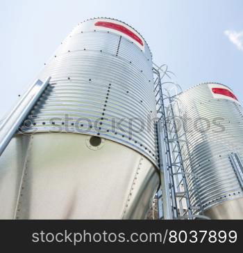 Silos for the storage of flour for food