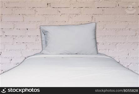 Single bed with white brick wall decorated in coffee shop