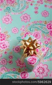 Single gift box with ribbon