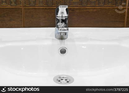 sink, and shiny faucet in the bathroom