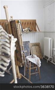 Skeleton and easel in artist&acute;s studio