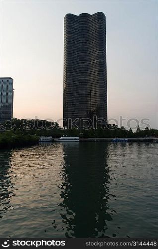 Skyscraper at the waterfront, Lake Point Tower, Chicago, Cook County, Illinois, USA