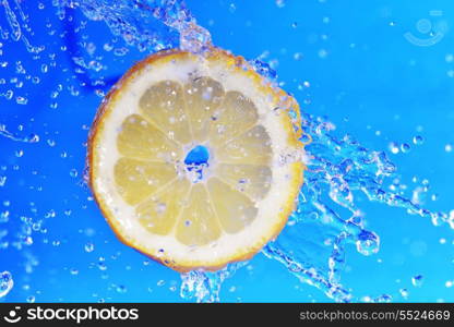 slice of lemon in the water with bubbles on blue background