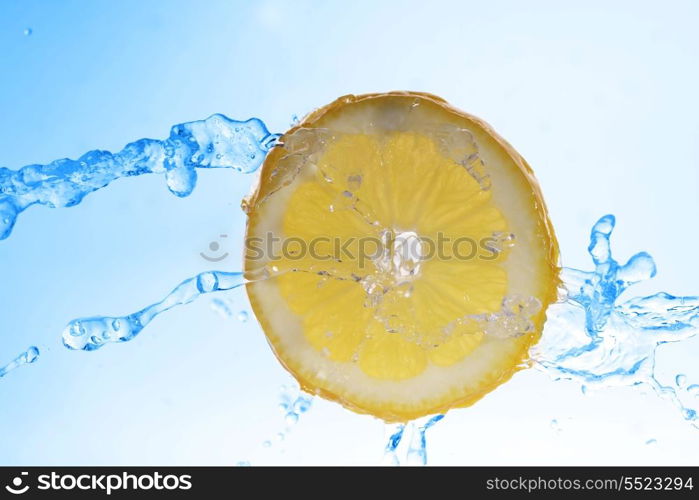 slice of lemon in water with bubbles