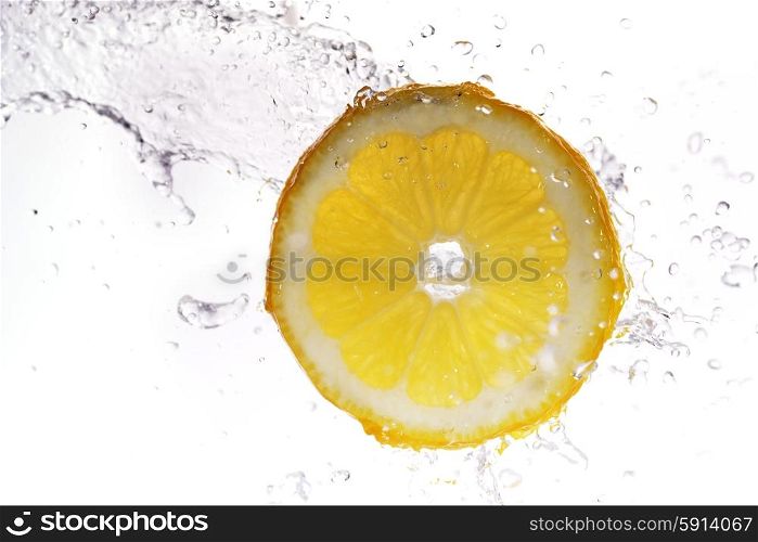 slice of lemon in water with bubbles
