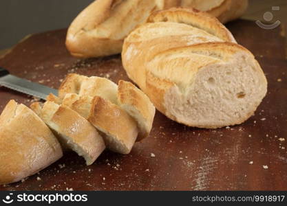  Sliced   breads on cutting board