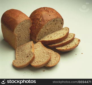 sliced brown/wholemaeal loaves