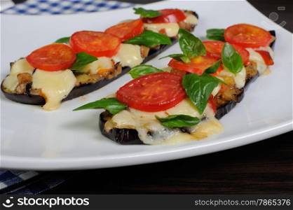 Sliced ??eggplant baked with tomato and basil and cheese