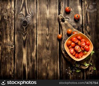 Sliced tomatoes in a Cup on the Board. On wooden background.. Sliced tomatoes in a Cup on the Board.