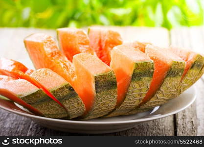 slices of cantaloupe melon