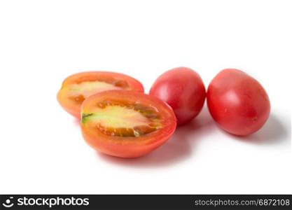 slices plum tomatoes