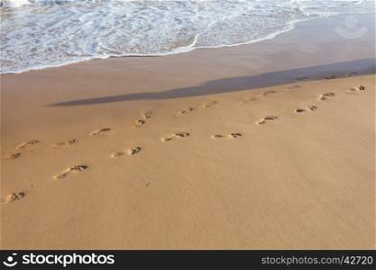 Small and large footprints in the sand